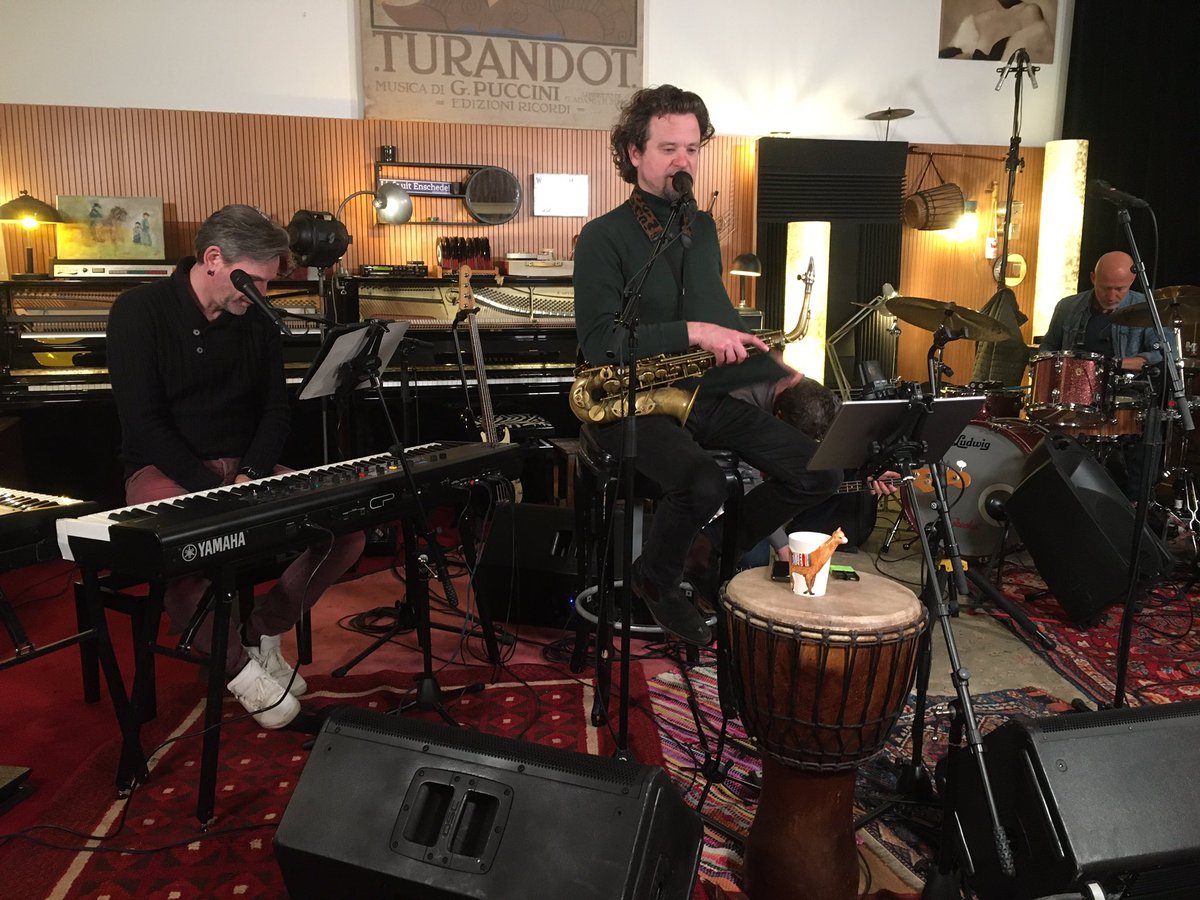 WoodstockRecor2's tweet image. Ten Sharp Live at Woodstock Recording Studio - Channel TV ( more to come ) en heerlijk Marcel de zanger van #TenSharp wat een mooie avond  🙂 Daan Scholten Harmen Oudega Michiel van Haagen Lo van Gorp Nick Bult Patrick Drabe Arie Den Boer Carla Gorter Marco Dirne
