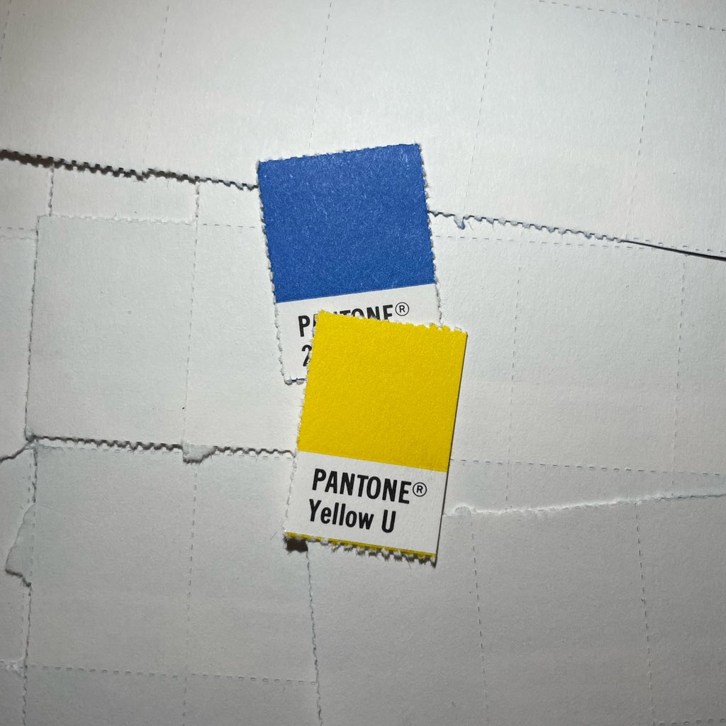 itype's tweet photo. Show your true colours #Ukraine #StopRussia #UnitedWithUkraine #pantone https://t.co/ztFwuXUHx0
