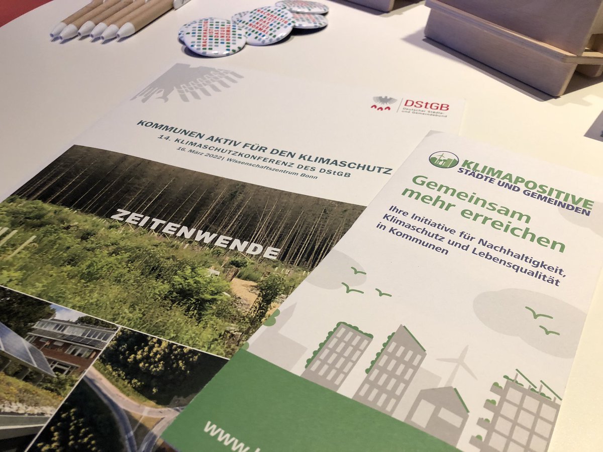 DGNB_eV's tweet photo. Heute sind wir in @BundesstadtBonn bei der Konferenz „Kommunen aktiv für den Klimaschutz“ des #DStGB. Freuen uns auf den Austausch, insbesondere zur Initiative https://t.co/HyGRIaMzG7 https://t.co/KXvehQTgGF