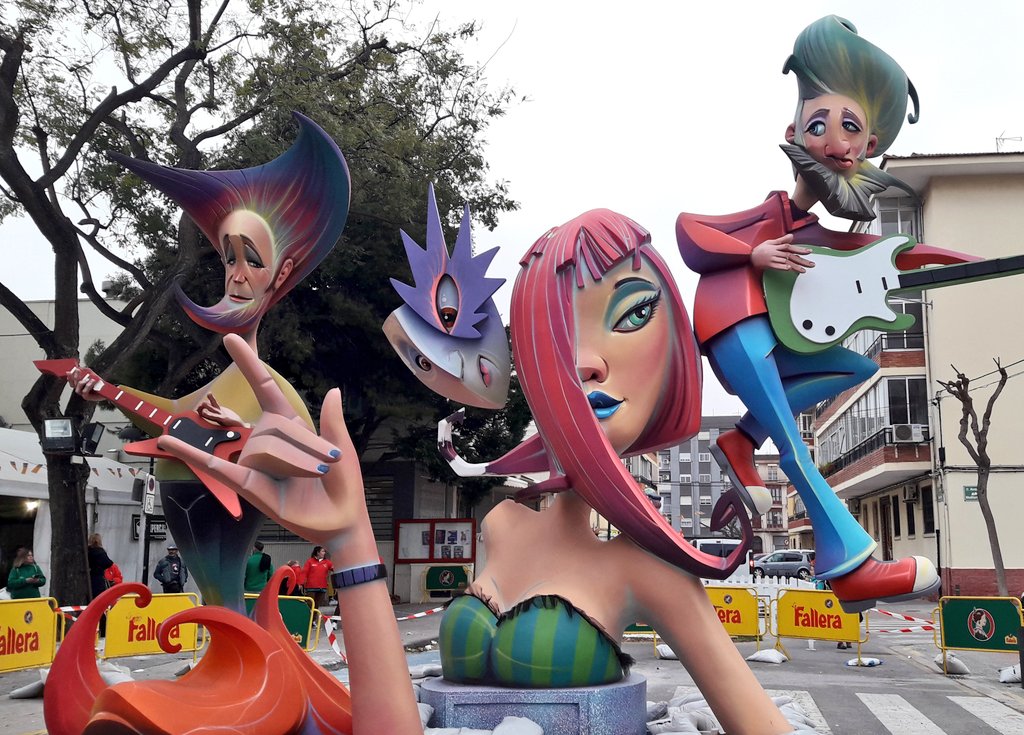 La_gata_bonita's tweet photo. Falles de poble #PlantàFalles #Fallas2022 #FallesValencia #Falles22 #streetphotography #urbanart #callesdepueblo https://t.co/cBrro7Xx9A