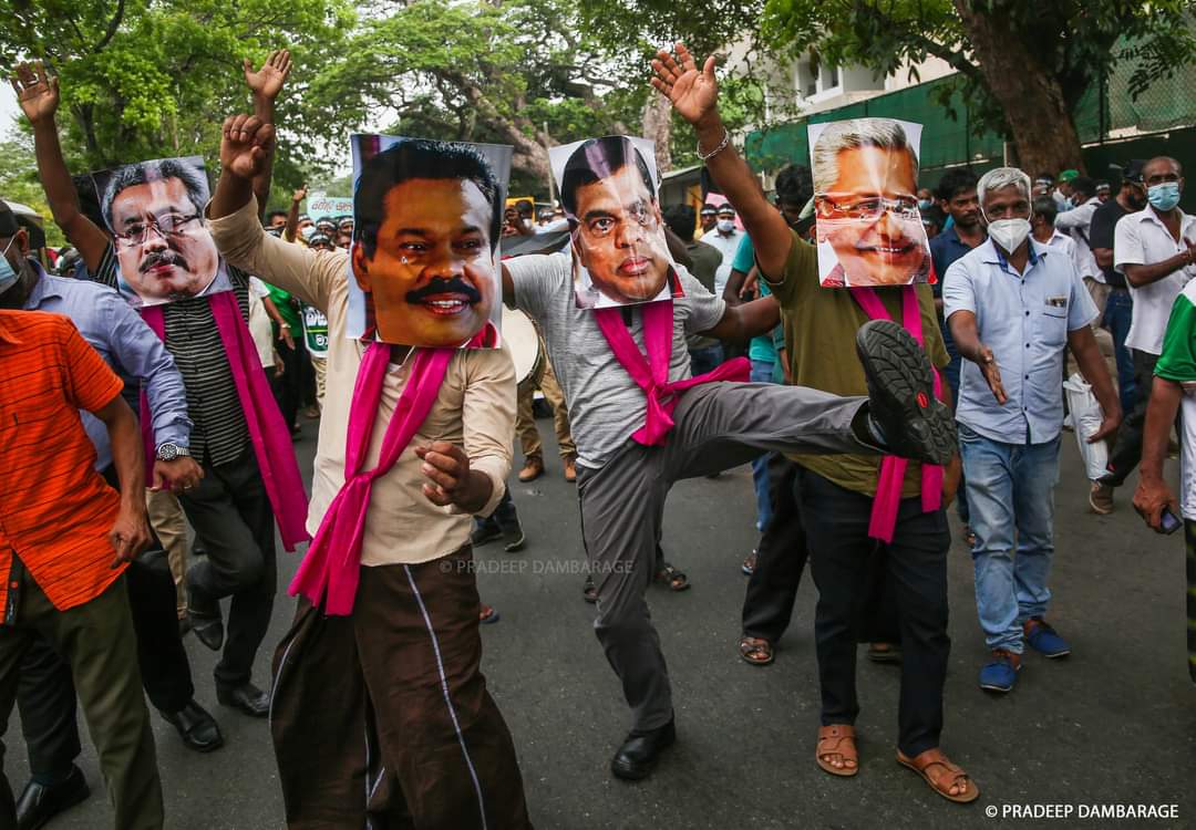 MarianneDavid24's tweet photo. Brilliant, thought-provoking captures by photojournalist @PRADEEPDAMBARAG from the protest yesterday #lka #SriLanka #news #media https://t.co/Sm804wDgwy