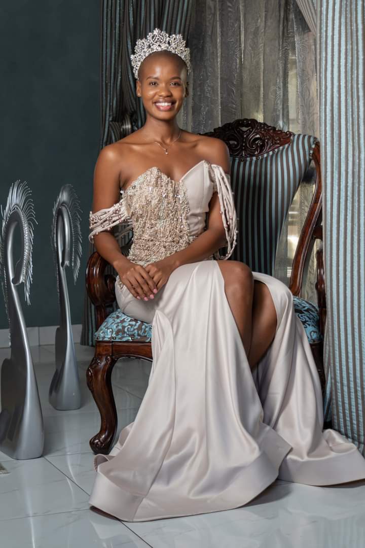 hennymaps's tweet photo. ..Which dress will @officialmissbw Palesa Molefe wear tonight at @MissWorldLtd Grand Finale? 🧐
All the best to her. Miss World will be LIVE ON BTV at 2am (March 17th 2022). #RepBW🇧🇼 https://t.co/e17F9lrkaH
