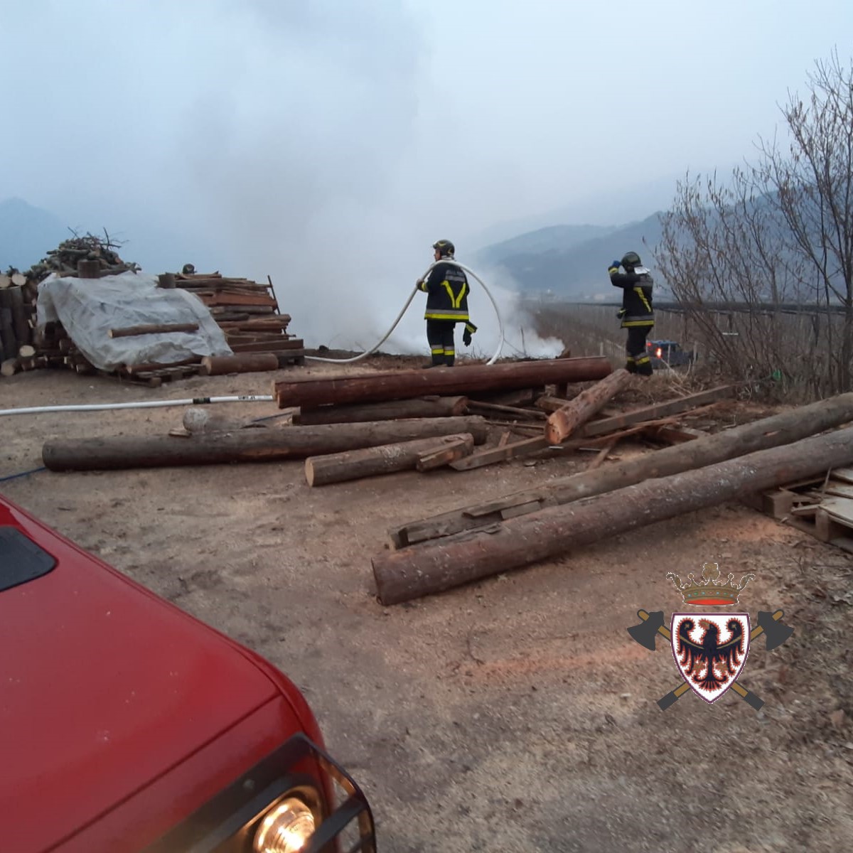 fedvvfvoltn's tweet photo. 🚨🚒 🔥 #Incendio: ai #vvfDro sono servite tre ore di lavoro per avere ragione di un #incendioboschivo divampato poco prima delle 18 di ieri pomeriggio a #Pietramurata. Intervenuti 15 volontari con APS, modulo incendi boschivi e altri mezzi. #vvftrentino #semprepronti #trentino https://t.co/lD7JtoU2Ie