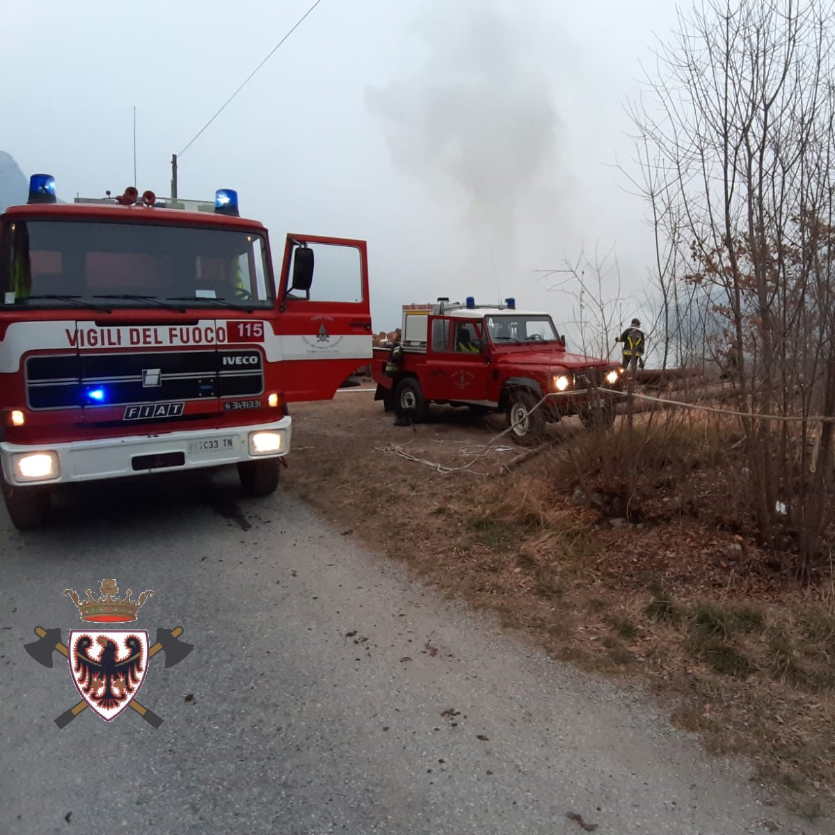 fedvvfvoltn's tweet photo. 🚨🚒 🔥 #Incendio: ai #vvfDro sono servite tre ore di lavoro per avere ragione di un #incendioboschivo divampato poco prima delle 18 di ieri pomeriggio a #Pietramurata. Intervenuti 15 volontari con APS, modulo incendi boschivi e altri mezzi. #vvftrentino #semprepronti #trentino https://t.co/lD7JtoU2Ie