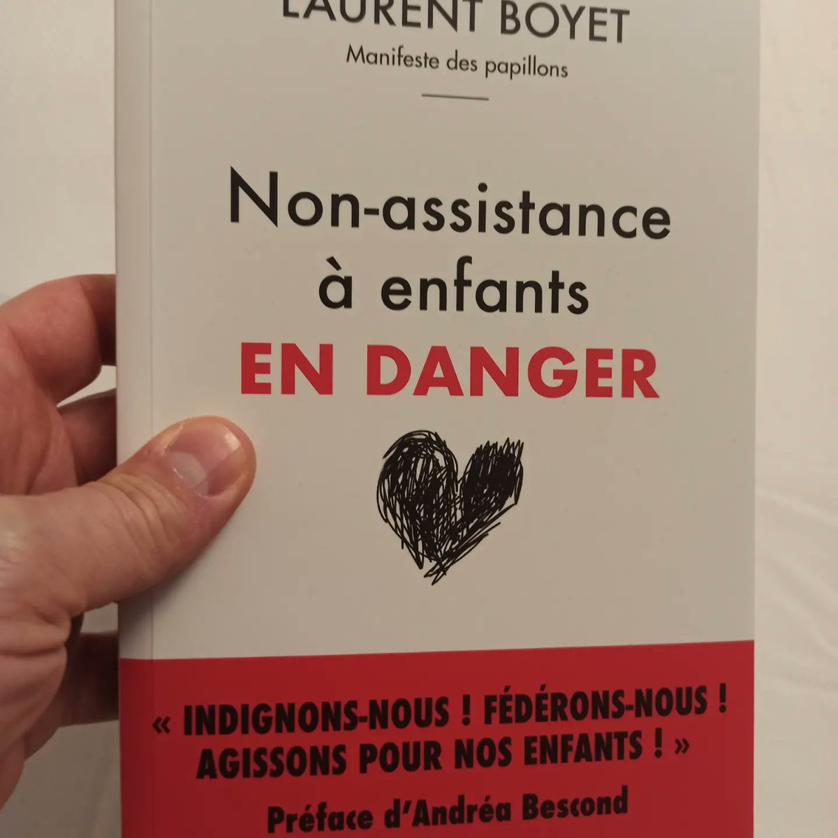 assopapillons's tweet photo. "Bâtir la France de nos enfants" ??? Mais pour ça encore faudrait il connaitre, entendre, prendre en compte toutes les maltraitances que les enfants subissent.
@EmmanuelMacron nous voulons une grande cause sur l'enfance. Des actes...
#naed https://t.co/i7j5alMAxD