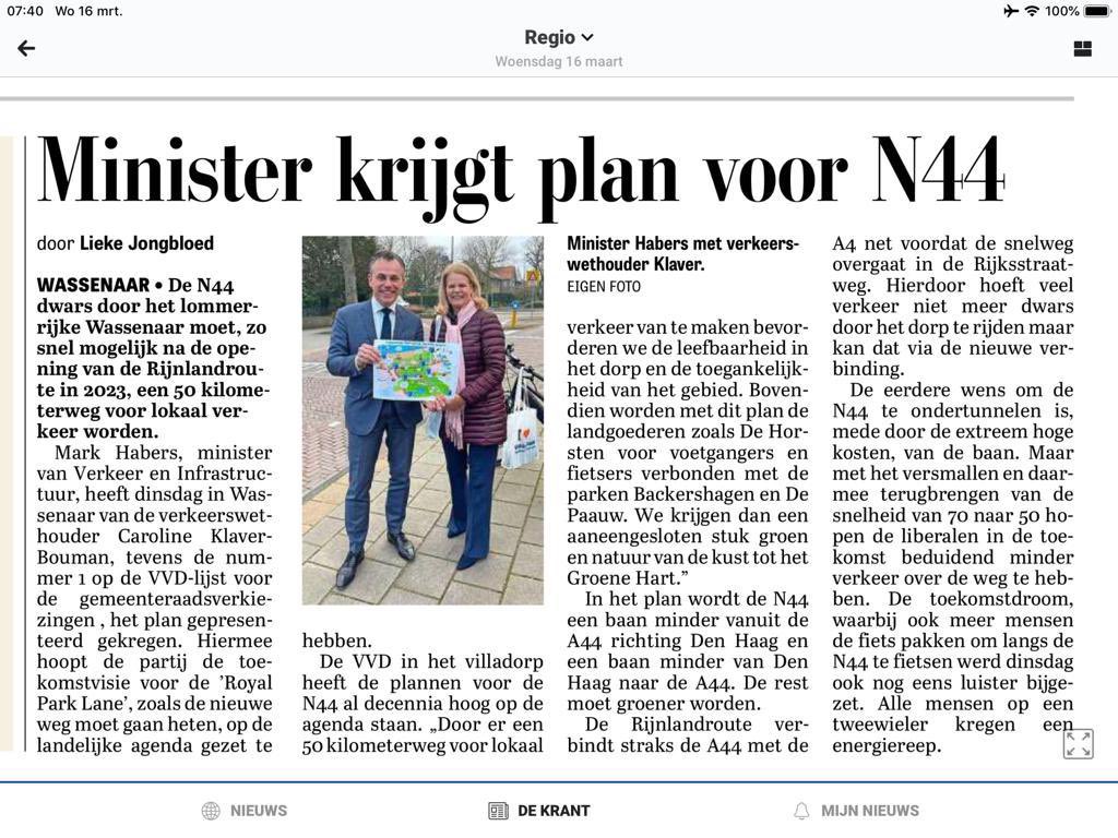 Vanochtend in de bus de <a href="/telegraaf/">De Telegraaf</a> 
Onze #lijstrekker #1 Caroline heeft het plan voor de Royal Park Lane overhandigd aan <a href="/markharbers/">Mark Harbers</a> #minister voor Infrastructuur en Waterstaat. #stem op de #wassenaarsevvd !
#campagne 
#elkestemtelt 
#blijftgoedwordtbeter 
#gr2022 
#wassenaar