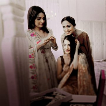 ChannDiKudi__'s tweet photo. Him adoring his 3 lifeline ladies ♥️☺️
IPZN TURNS ONE https://t.co/bQsX3DF31D