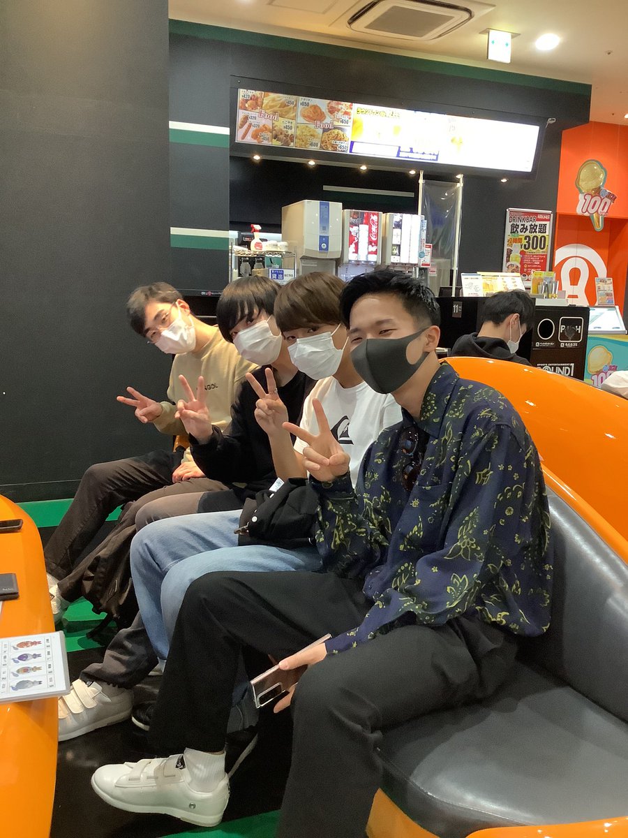 ryoma_kcc's tweet photo. 学期初めの4月には、ボウリング大会もありましたね🎳
約1年前ですが、みんな初々しいっ🌸
#調理経営学科 #調理師学科 #教員のつぶやき #LookBack2021 #bowling #ROUND1 https://t.co/dpCO8RcR67