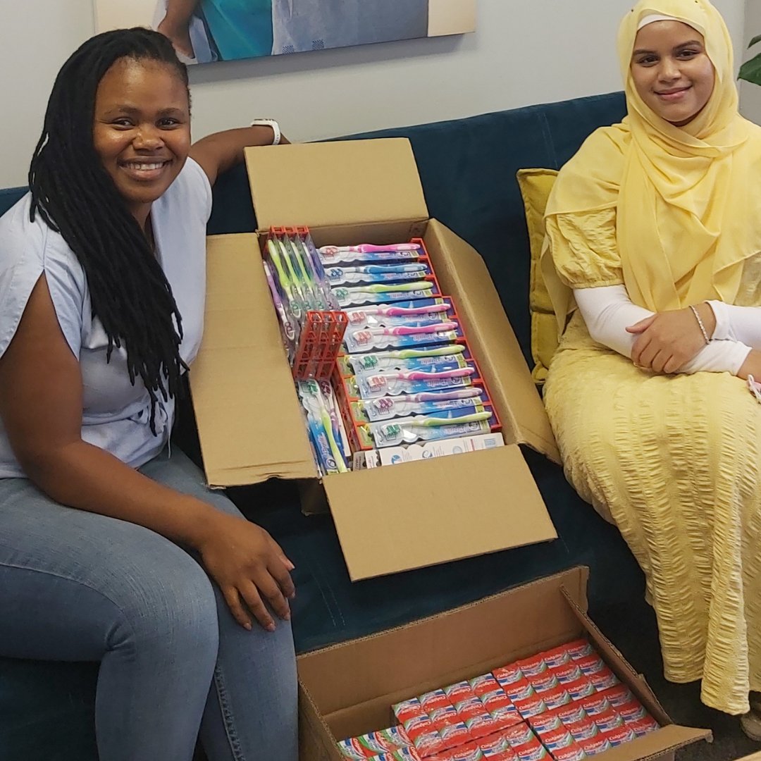 OpSmileSA's tweet photo. ‘It's our responsibility to look after those who need our help, no matter who they are and through changing one person’s life, we can change the world' says Farah Logday, #opsmilesa Student Volunteer who visited us to drop off her donation for our ‘Bring a Smile’ dental drive. https://t.co/XjFyKzhb8H