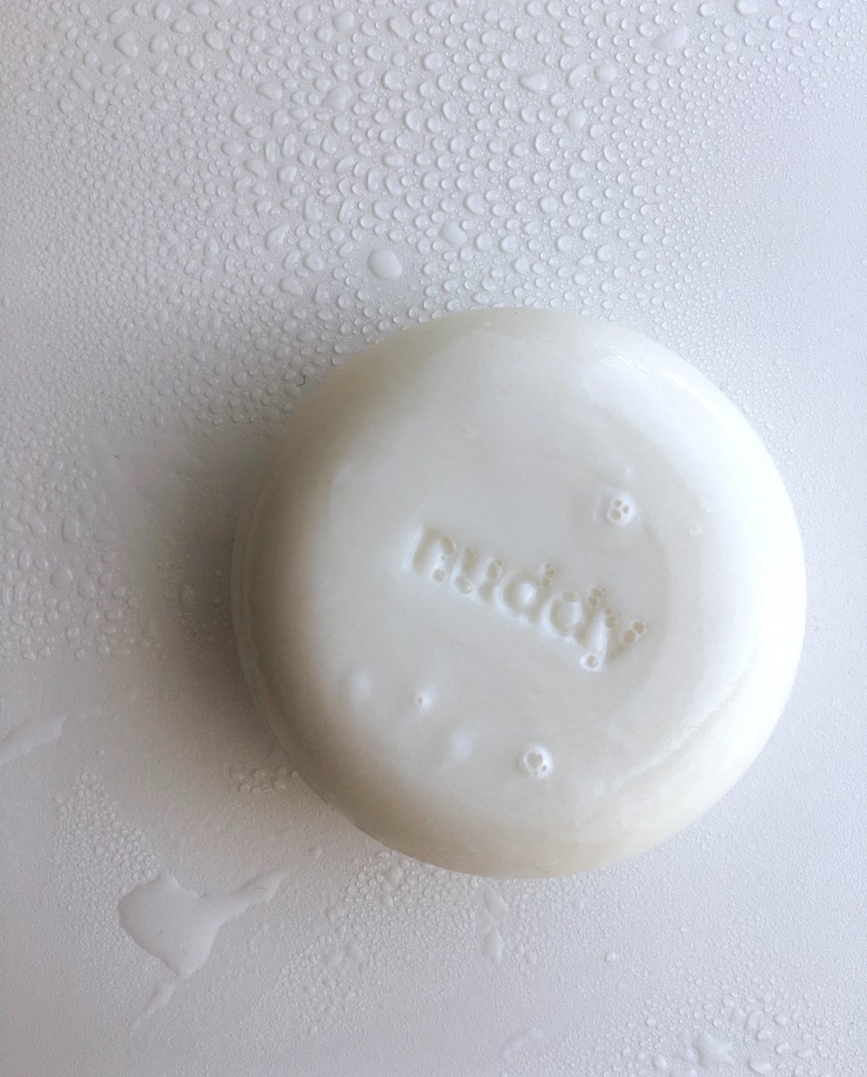 Slippery when wet. Make sure to hold your shampoo bar under running water for 10 seconds before washing, to achieve the ultimate creamy lather ⚡️