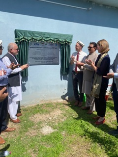 KfW_Islamabad's tweet photo. @AntoniaFePe 1st Secretary at the German Embassy &amp;  KfW Director Mr. Jacobi inaugurated a solar lighting mini-grid at Jabba in Swabi. The mini-grid was developed with @BMZ_Bund funding under the KfW HRE project in KP.
@PPAFofficial @NRSPPakistan #PAKGERClimateEnergyInitiative https://t.co/WoaOET5NUa