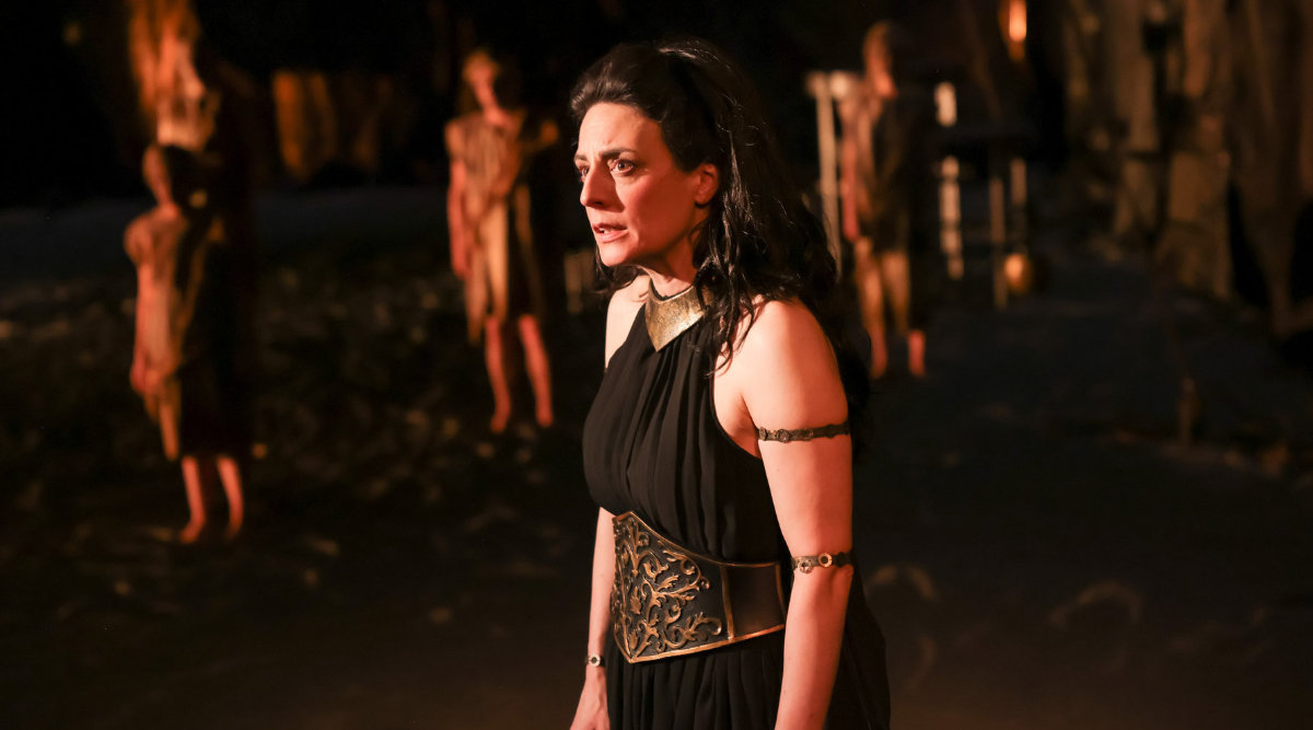 100komma7's tweet photo. Dem Euripides seng Tragedie "Medea" erzielt d'Geschicht vun enger Mamm, déi hir Kanner ëmbréngt. Den Theaterklassiker ass vum Regisseur Rafael David Kohn nei an Zeen gesat ginn.

https://t.co/3NUuBU87St https://t.co/6kFtGce3GV