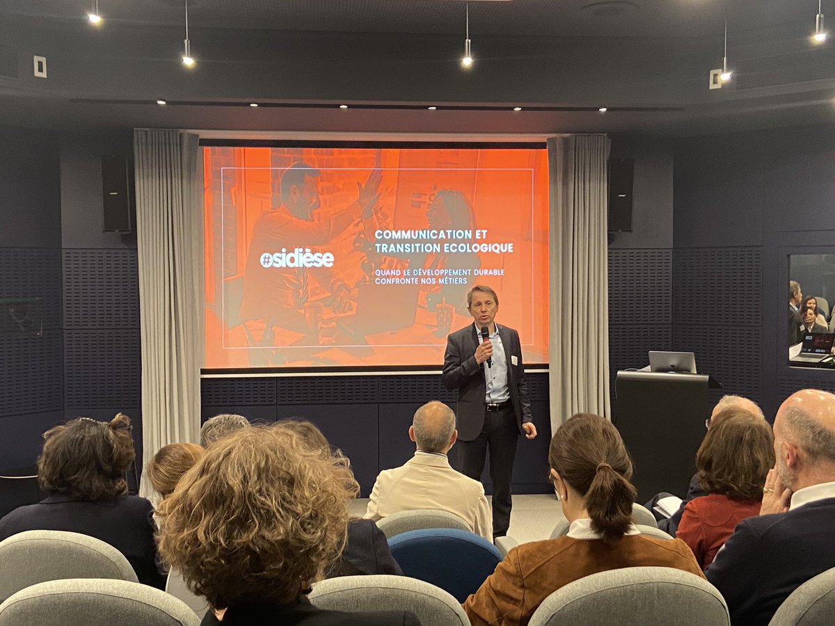 AS_Sibout's tweet photo. Qu’est-ce que la #communication peut apporter à la transition écologique sans tomber dans le #greenwashing ? 🌍
On peut faire mieux que « les dircoms ne comprennent rien et les directeurs #RSE sont trop techniques » avec @EM_Dircom et @c3_d https://t.co/drfYJKQzkw