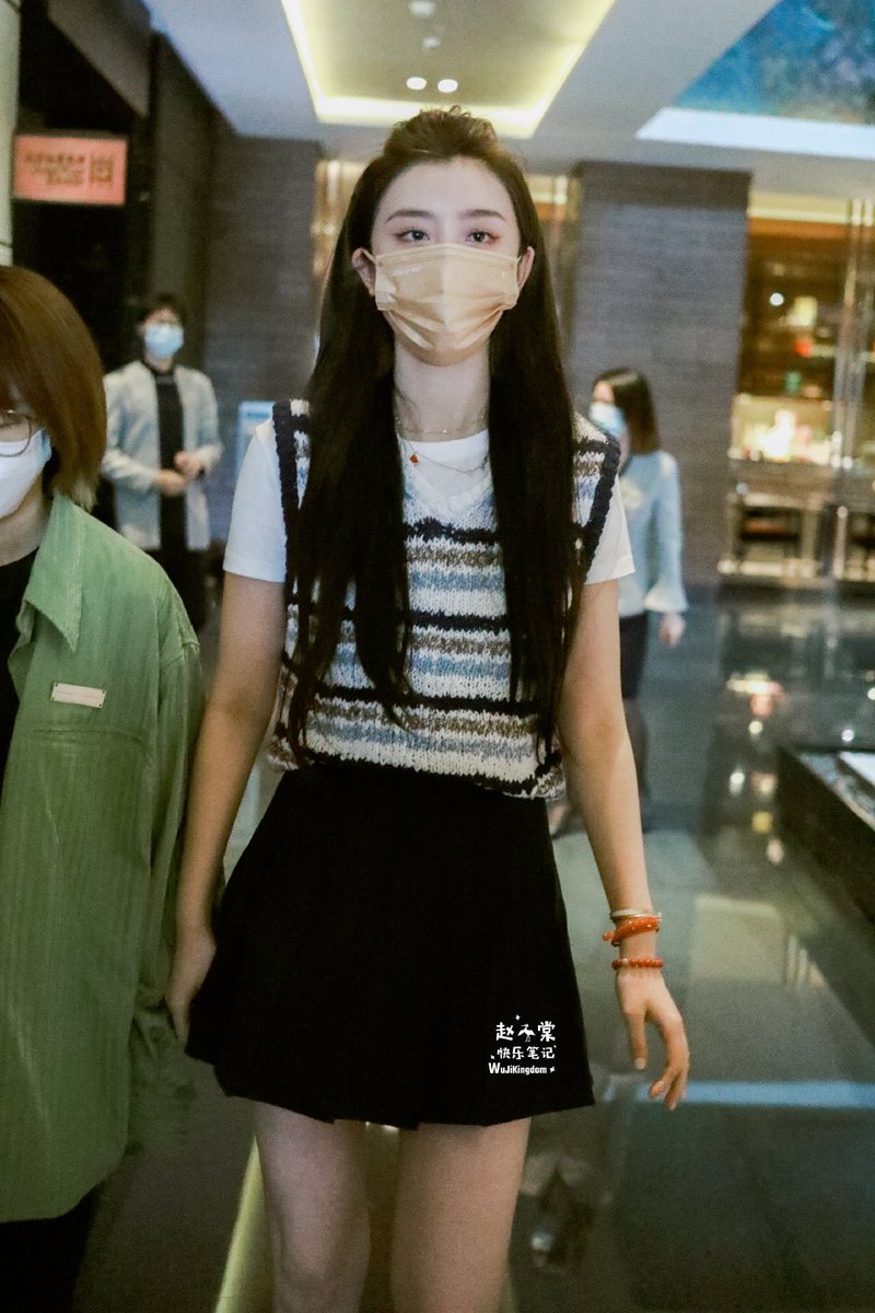 zhaoxiaotango's tweet photo. Xiaotang wearing skirt ooh https://t.co/snn9gfjLDV