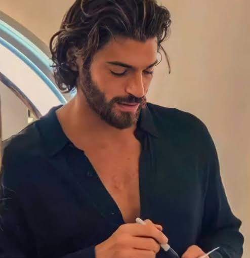 ElMy19725949's tweet photo. @XrhstosGionis Buongiorno cara🤗🤗🤗 https://t.co/0Pg9rhwG7S