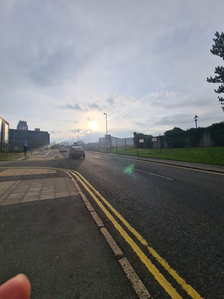 TutorStacey_EP's tweet photo. Day 8 - wk 2 of #WalkTheRoute - another super broadcast with @LouMycroft - I totally appreciate all the AM regular walkers, we say 'Good morning' an exchange of kindness & starting the day positively
Grateful for the AM routine ππ
#WhyShouldntWe #JoyFE #AwkwardBraveKind https://t.co/4dKUVizttY