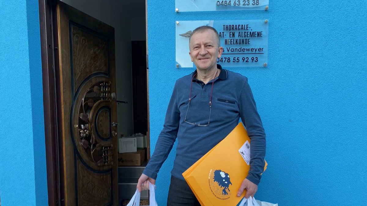 radio1be's tweet photo. Wondarts Ihor Vitenko helpt in militair hospitaal in Oekraïne: "Verwondingen zijn gruwelijk. Nog nooit gezien." #deochtend https://t.co/Sqsh0IzhyQ https://t.co/RzfDNF0Zi3