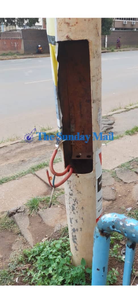 SundayMailZim's tweet photo. DANGER!!! The electrical wires of these street light poles along Second Street in the CDB are exposed &amp; possibly live thereby posing serious dangers to passersby @cohsunshinecity

The pictured are just a few of the many poles that #TheSundayMail has identified
📸 @emmanuel_kafe https://t.co/44CAJqCSGp