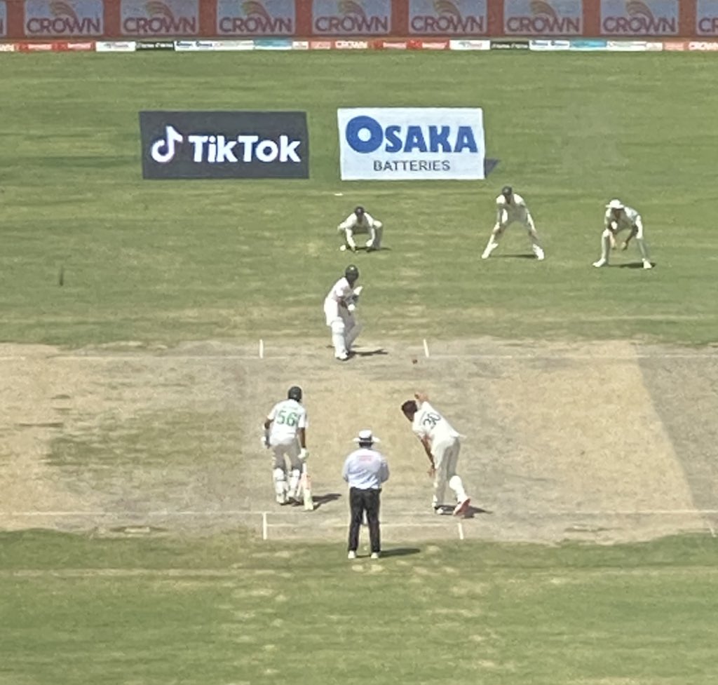 Neroli_Meadows's tweet photo. Doesn’t matter how many times you watch @iamfawadalam25 bat - I still find it surprising. Bit like watching George Bailey bat in the latter part of his career - his “turn the other cheek” stance. #differentstrokes #differentfolks https://t.co/Qu9SNJDm2o