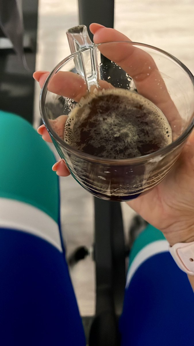 Ginnacpedros's tweet photo. Hellooouii! 9.25AM i need a bath with coffee 🛀☕️ 

¡APUESTAS!
¿Aguantaré todo el día sin una power nap? 💤 https://t.co/3e9u7uYjX6