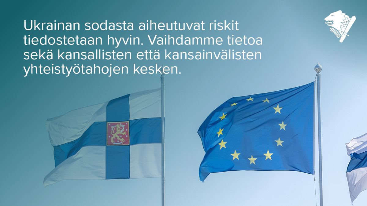 rajavartijat's tweet photo. Ukrainan sodasta aiheutuvat riskit tiedostetaan Suomessa hyvin. Rajavartiolaitos toimii yhteistyössä ja vaihtaa tietoja muiden kansallisten ja kansainvälisten turvallisuusorganisaatioiden kanssa. Turvallisuusuhkia arvioidaan ja rajatarkastuksia tehdään näitä tietoja hyödyntäen. https://t.co/Wbl2tstDCD
