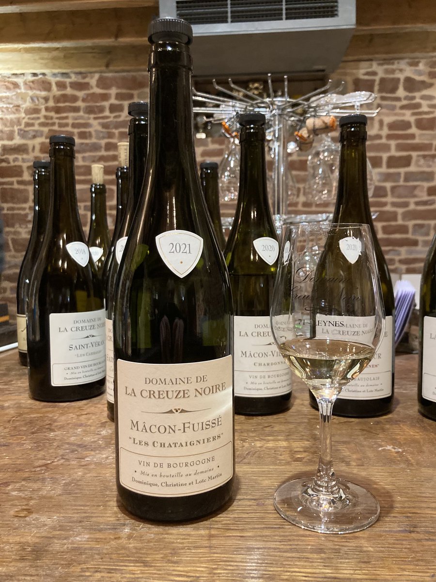 TournierPatrice's tweet photo. 2 new babies, vintages freshly bottled ⁦@CREUZENOIRE⁩ 
Lively, peaches aplenty #Macon #Fuisse / high density, crunch mineral notes #St-Veran La Côte. Soon available ⁦@DanielLambert29⁩ https://t.co/6zDXyAFvHo
