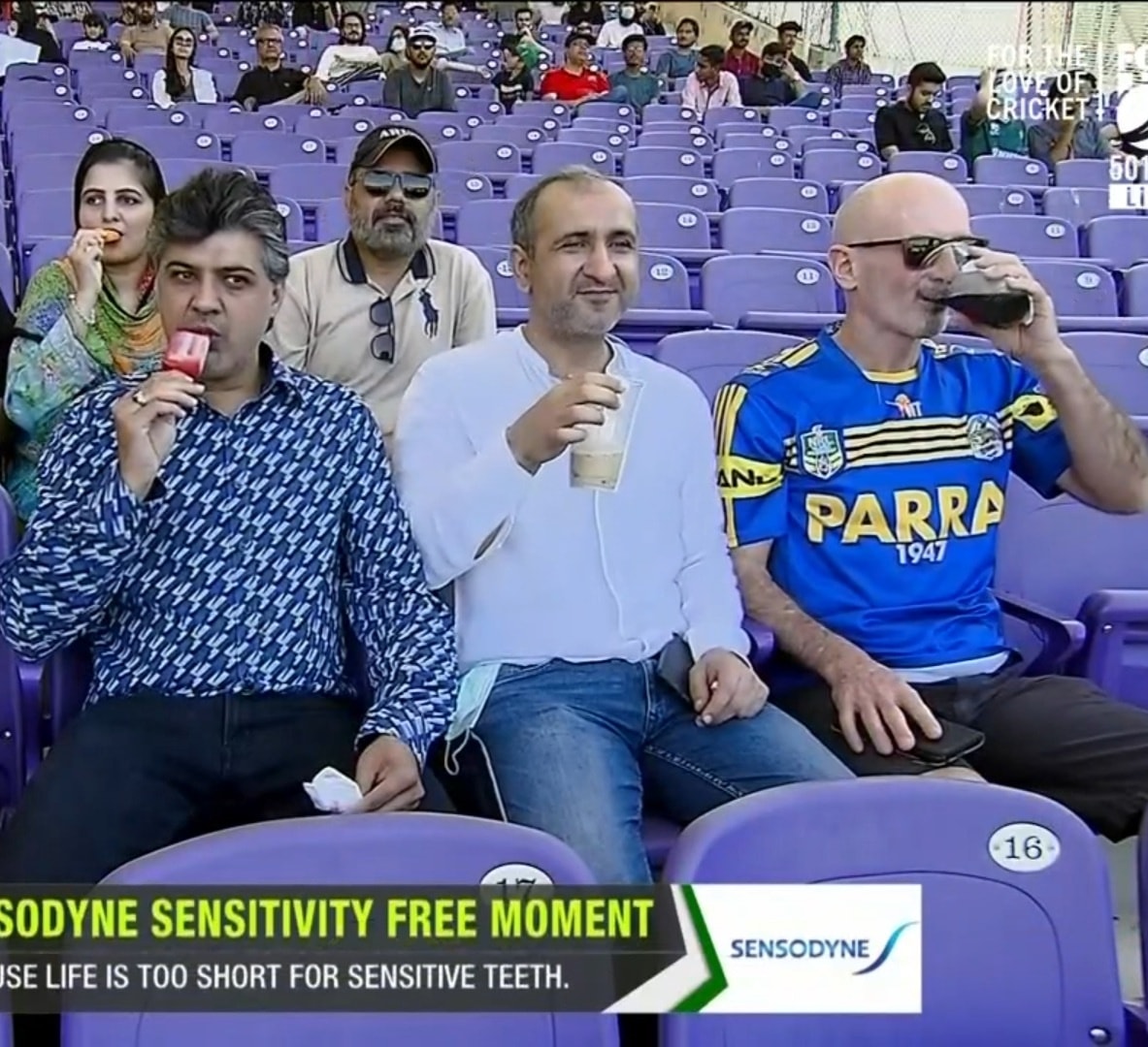 AfterGameShow's tweet photo. Old mate blending in with the locals at Karachi....Got the wrong bus to Bankwest.
#wheresthebeer #dabeerzaheer https://t.co/juID9uSOAd