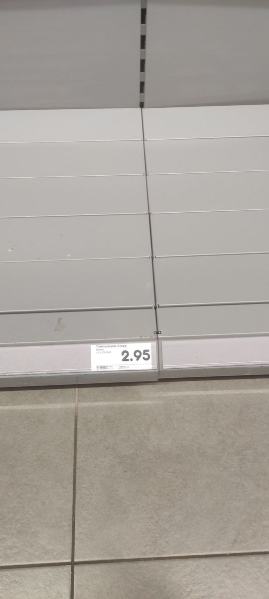 C4SB's tweet photo. Und es geht schon wieder los #Hamsterkaeufe #toilettenpapier https://t.co/73xfRltv0C