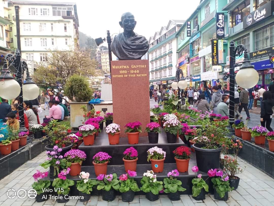 sikkimgovt's tweet photo. Among various measures to keep our cities clean, green, beautiful & liveable, the Urban Development Dept has also been beautifying them with seasonal flowers. #CleanSikkim
#BeautifulSikkim
#CleanestCity
@Governor_Sikkim
@PSTamangGolay @MoHUA_India @MTSherpa1 @TourismSikkim https://t.co/nXjKMHvcbr