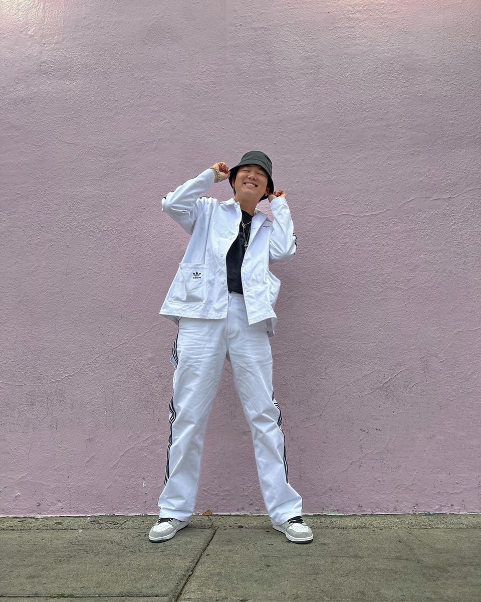 [21.01.22 Benji's IG update]
"2022 gonna be a good year🚀 Took all of 2021 to find out where Im at in life and where I’m at with music and now I can finally say I’ve found where I want to be headed. Thank yall for being patient with me🙏

Ready for my #epiphany ? 👀👀"