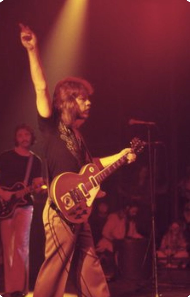 WendellCoxZ28's tweet photo. A heavy heart. Barry influenced me heavily and at age 9 seeing him and ARS the first time changed my life forever. I patterned myself after him and eventually met and shared the stage a few times. A blessing. Love you always Barry. Sky High #BarryBailey #AtlantaRhythmSection https://t.co/bgAp5xbpI9