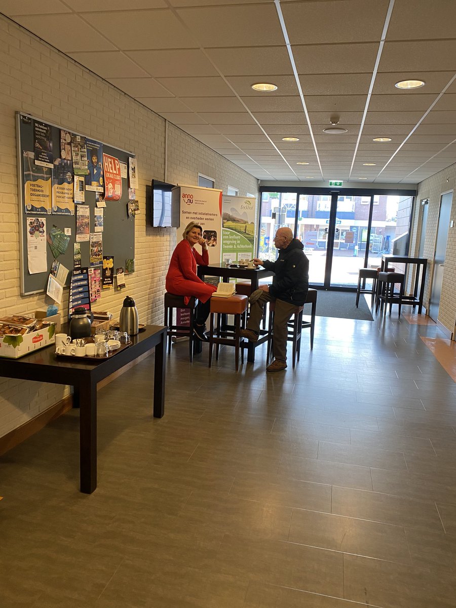 Vergeet niet te stemmen vandaag! Bij <a href="/DePolBentelo/">De Pol Bentelo</a> zitten we er klaar voor! Met natuurlijk koffie met iets lekkers voor na het stemmen!