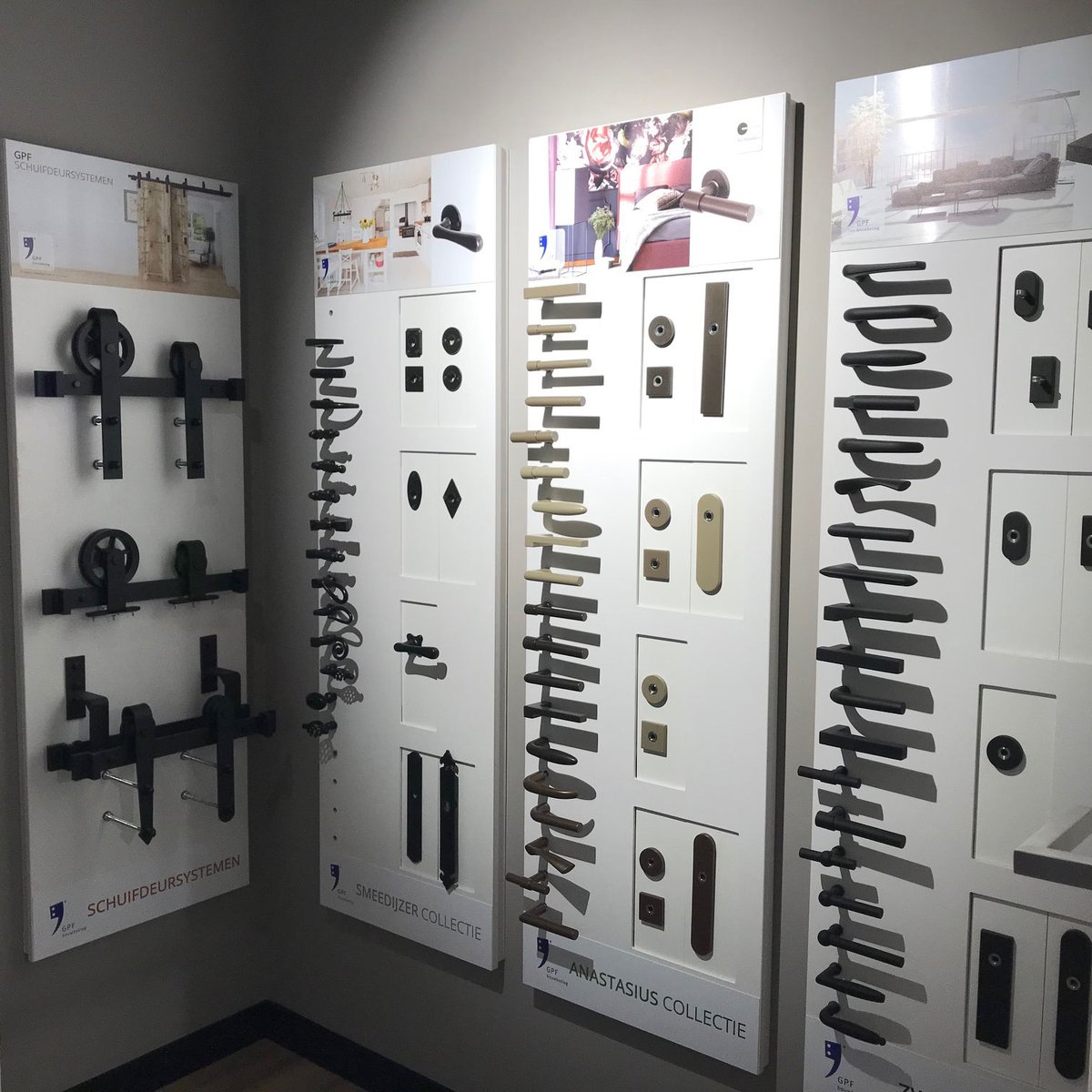 De nieuwe showroom van Houthandel Van der Leeden is uitgebreid met onze fraaie verkooppresentaties. Ontdek het zelf in hun filiaal in Ermelo!