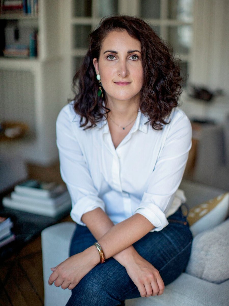NewParisPodcast's tweet photo. Two new episodes to comfort &amp; inspire: a conversation with a talented sommelière in Paris and a talk about productivity, French digital culture, and focusing on our circle of control with @rahafharfoush ! https://t.co/tZYG96RDo9 #thenewparis https://t.co/VjvIUr049O