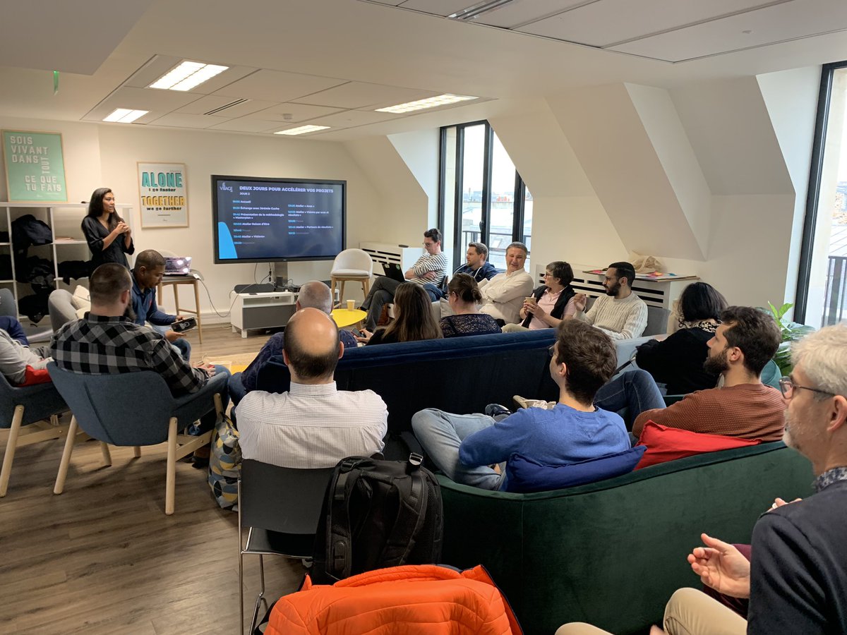 Jour 2 du bootcamp @GRTgaz au @VillageCAParis avec les porteurs de projets motivés pour cette dernière ligne droite ! Ce matin on parle innovation et juridique avec les experts internes @GRTgaz 

<a href="/Marie_Deve_/">Marie Dève</a> <a href="/Chris_SOLIER/">Christophe Solier</a>