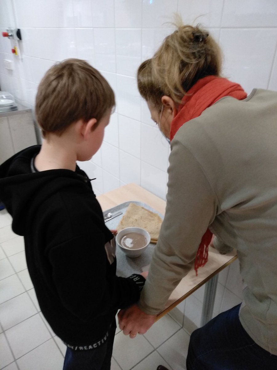 Opération petit-déjeuner pour les élèves de sixième. Au menu beaucoup de mets variés avec une discussion individuelle avec notre infirmière sur le contenu de chaque plateau. Les élèves sont ravis !