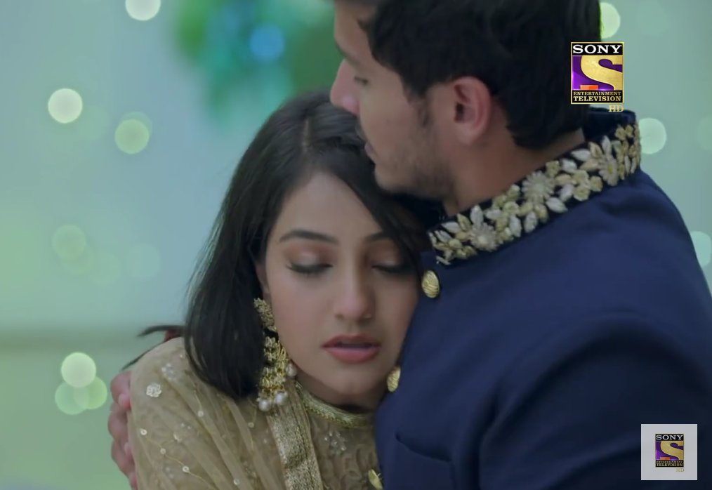 _Kritika_here's tweet photo. Ahaan ko toh kuch Farak bhi nhi pad rha 😗
Yeh hoti hai love story 😌♥

IPZN TURNS ONE https://t.co/w8jWzY10xG