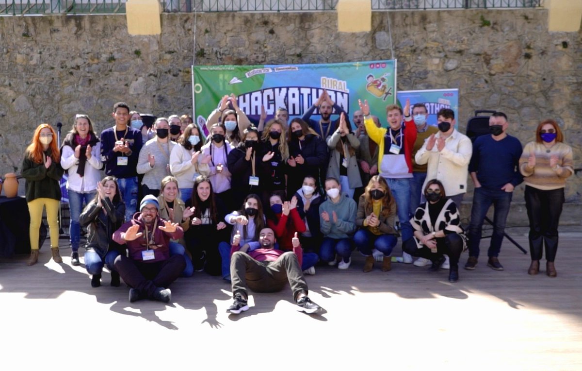 CellnexFndn's tweet photo. 🏆 Éxito rotundo en la 1ª edición del #Hackathonrural organizado por https://t.co/bCwwLdoHba. Un fin de semana lleno de experiencias, #tecnología, retos y mucho talento con el fin de fomentar la diversificación de la economía #rural. Enhorabuena a todos los participantes.👏 https://t.co/mUJnHcEoIL