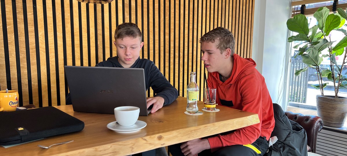 De jeugd heeft de toekomst.

In dat kader hebben wij begin maart 2 enthousiaste scholieren (Thijs &amp; Jelmer, 3 VWO) van het <a href="/harens_lyceum/">Harens Lyceum</a> over de vloer gehad. Het werd een leerzame (en gezellige) week. Hele verslag via 👉 b2design.nl/blog/stage-har…