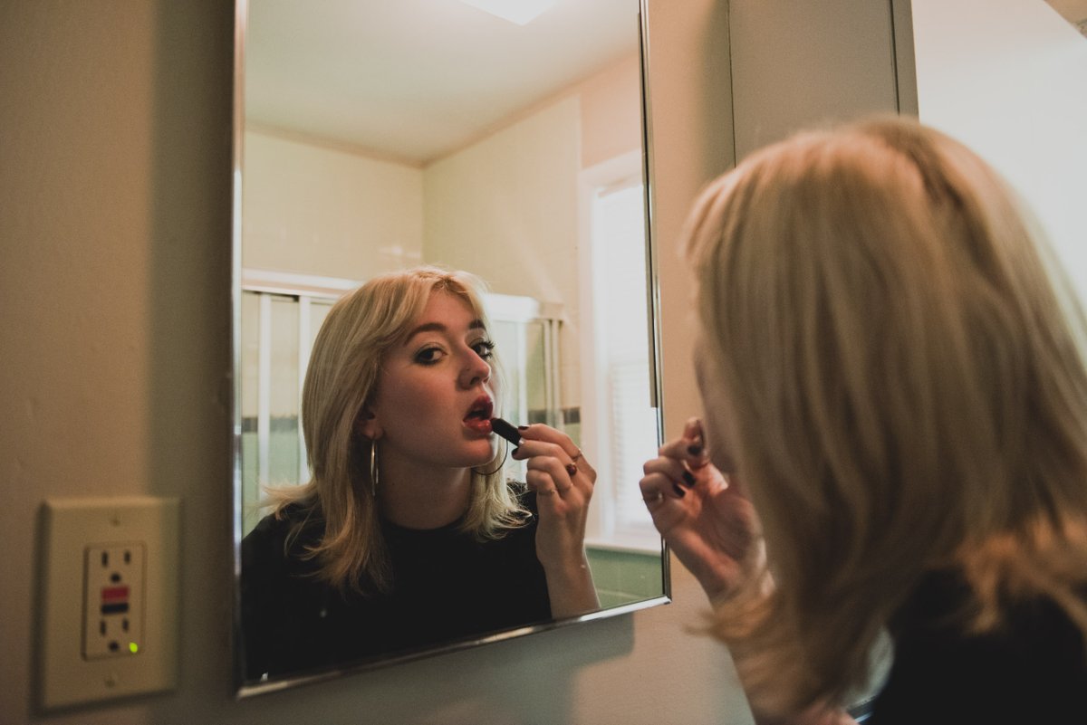 altmixtapes's tweet photo. Artist: #JuneRosewell

Song: Apologies to an Empty Room

Genres: #indiefolk #singersongwriter

Location: Nashville, United States

Influences: @JuliaJacklin, @fayewebsters, @lucydacus

Release date: October, 2021 https://t.co/f7I4CdBdYR