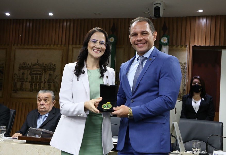 Kleber_F's tweet photo. Na noite de ontem, tive a honra de ser homenageado com a comenda Ney Lopes Jr, na Sessão Solene em Homenagem ao Dia do Consumidor, pela nossa atuação em prol da defesa dos consumidores. Muito obrigado, @vereadoracamilaaraujo pelo reconhecimento 🤝 https://t.co/0WZkF1AUEF
