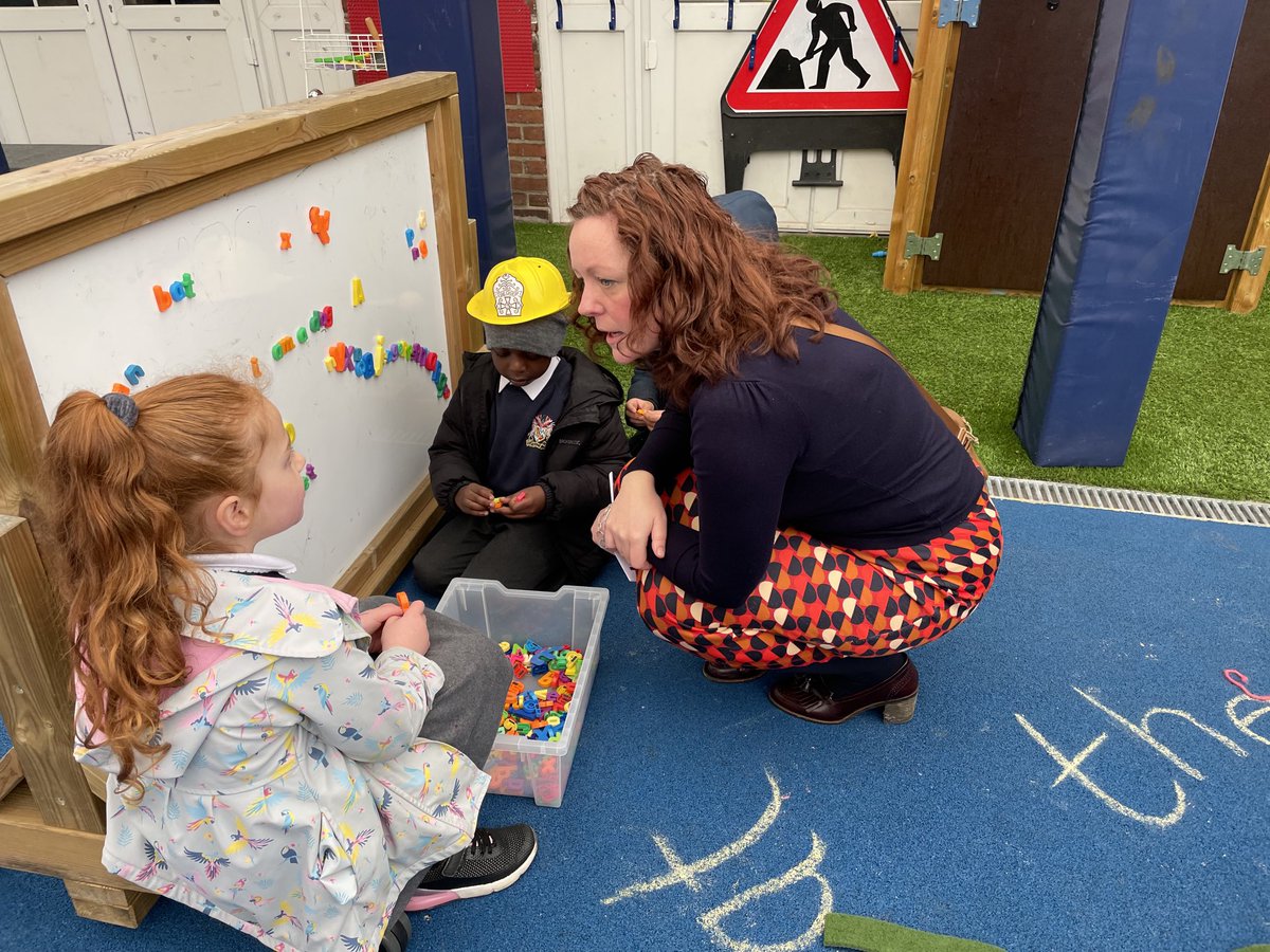 HabsTrustSouth's tweet photo. A fab visit from members of the Worshipful Company of Haberdashers to our Knights Primary ⁦⁦@HabsKnightsTG⁩. Now on to our brilliant secondary round the corner ⁦@HabsKnights⁩ ⁦@ascwalcott⁩ ⁦@KOKunle⁩ ⁦⁦@HaberdashersCo⁩ #proudtobehaberdashers https://t.co/R4OehQn2Fm