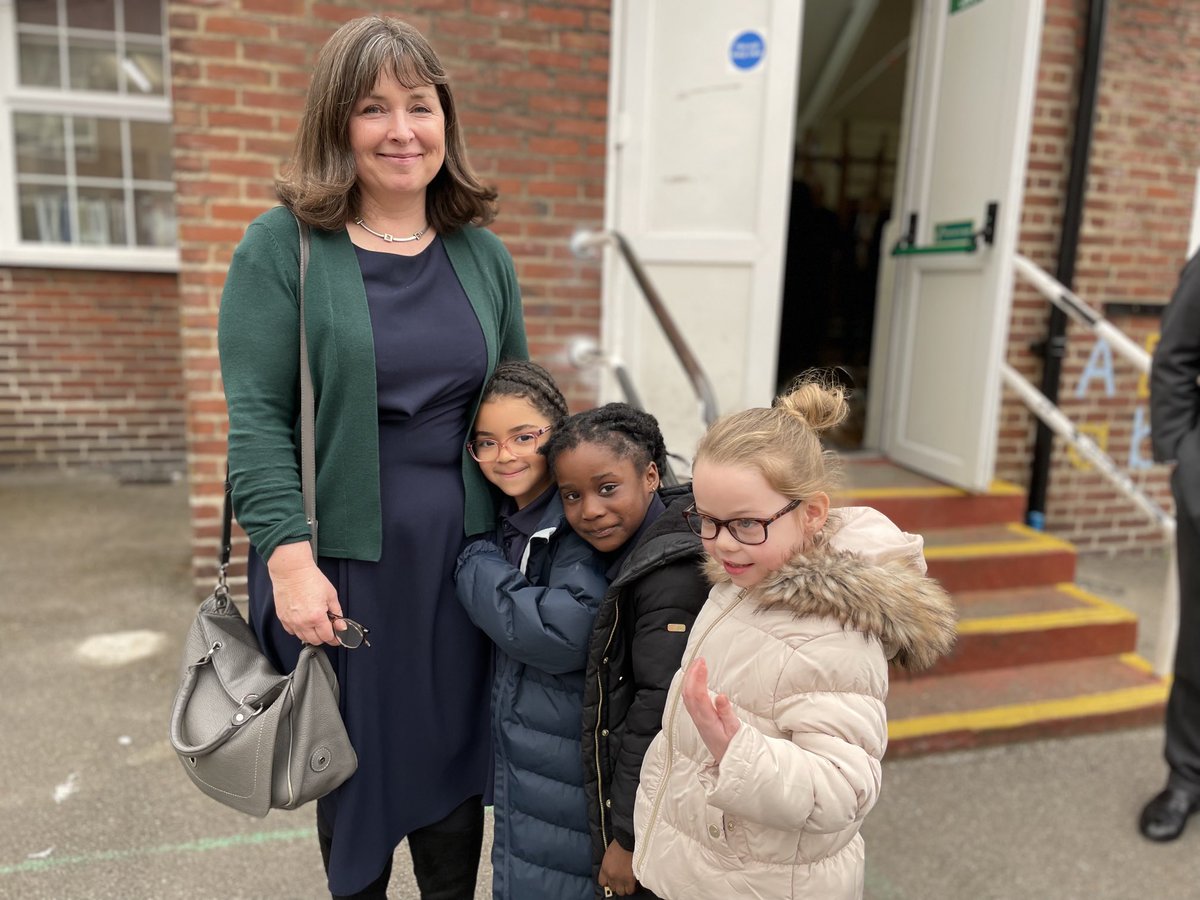 A fab visit from members of the Worshipful Company of Haberdashers to our Knights Primary ⁦⁦<a href="/HabsKnights/">Haberdashers' Knights Academy</a>TG⁩. Now on to our brilliant secondary round the corner ⁦@HabsKnights⁩ ⁦<a href="/ascwalcott/">adrian walcott</a>⁩ ⁦<a href="/KOKunle/">Kunle Olafare</a>⁩ ⁦⁦<a href="/HaberdashersCo/">Haberdashers' Company</a>⁩ #proudtobehaberdashers