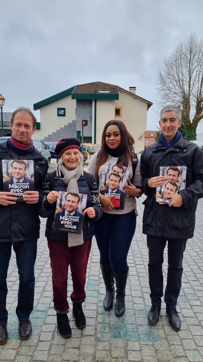 EnsembleCit64's tweet photo. Nos adhérents sont à votre rencontre partout en Béarn ! L’occasion d’échanger autour du projet commun d’@EmmanuelMacron @avecvous pour la #France et l’#Europe 🇪🇺🇫🇷 https://t.co/AIwK8PnmOk