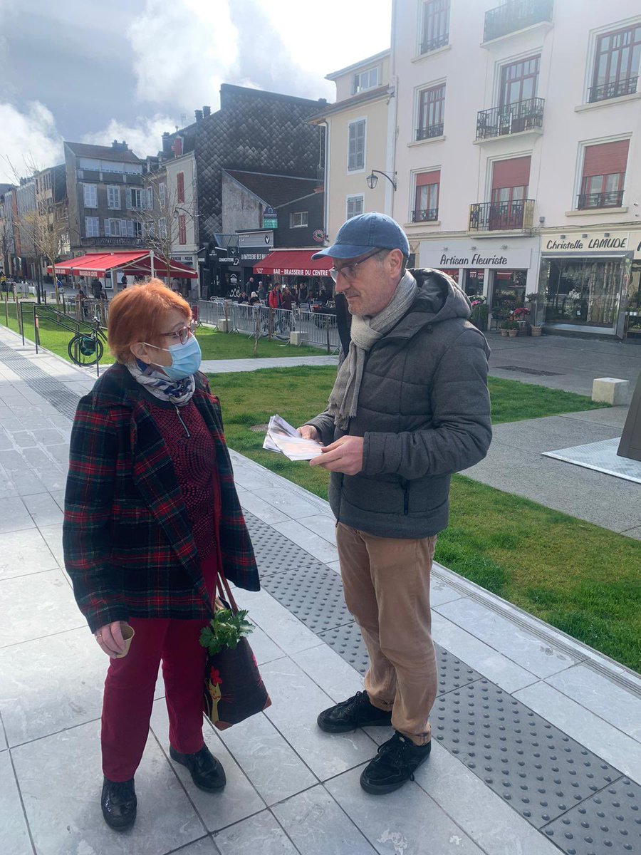 EnsembleCit64's tweet photo. Nos adhérents sont à votre rencontre partout en Béarn ! L’occasion d’échanger autour du projet commun d’@EmmanuelMacron @avecvous pour la #France et l’#Europe 🇪🇺🇫🇷 https://t.co/AIwK8PnmOk