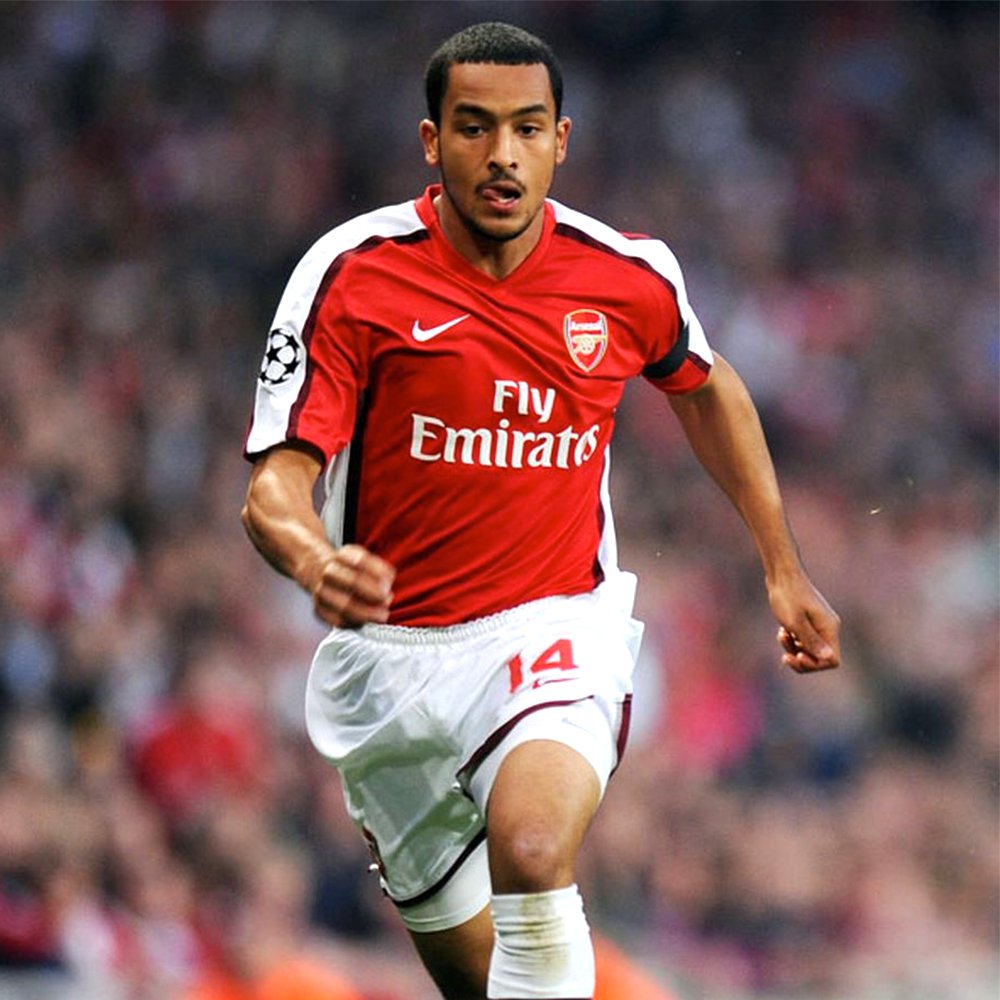 Happy Birthday Theo Walcott Here he is wearing that 08/10 Arsenal Home Kit  