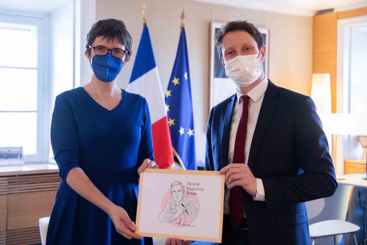 AnnaLuehrmann's tweet photo. Frische Ideen + neue Debatten bringen Europa weiter voran. Deshalb lancieren 🇩🇪 + 🇫🇷 heute, gemeinsam mit @sciencespo + @thehertieschool, den Henrik-#Enderleinprize für herausragende junge Wissenschaftler*innen, die hierzu einen wichtigen Beitrag leisten. https://t.co/9qnb3PsnEM https://t.co/t3rxcFPf0d