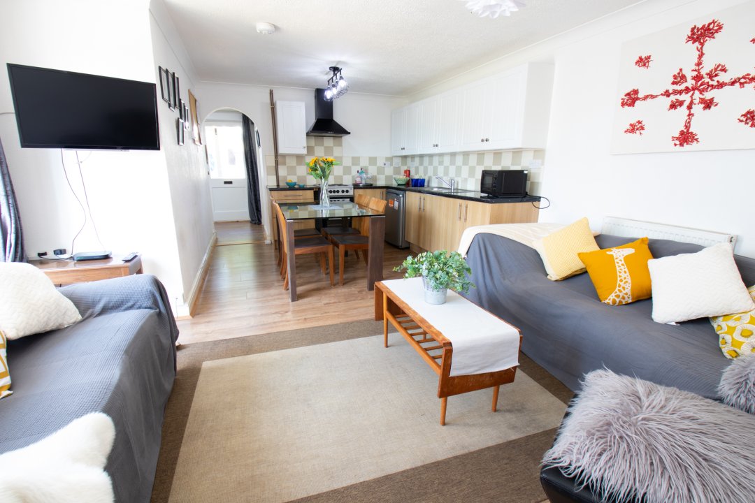 studentplaces_'s tweet photo. 4 Bedroom Properties 🏡

Here is a quick glimpse of some of our 4 bedroom properties still available to students next year 🎓

Like the look of these houses? Look on our website to find our more information or send us an email to info@studentplaces.com 🌐📧 https://t.co/nSToHyNb82