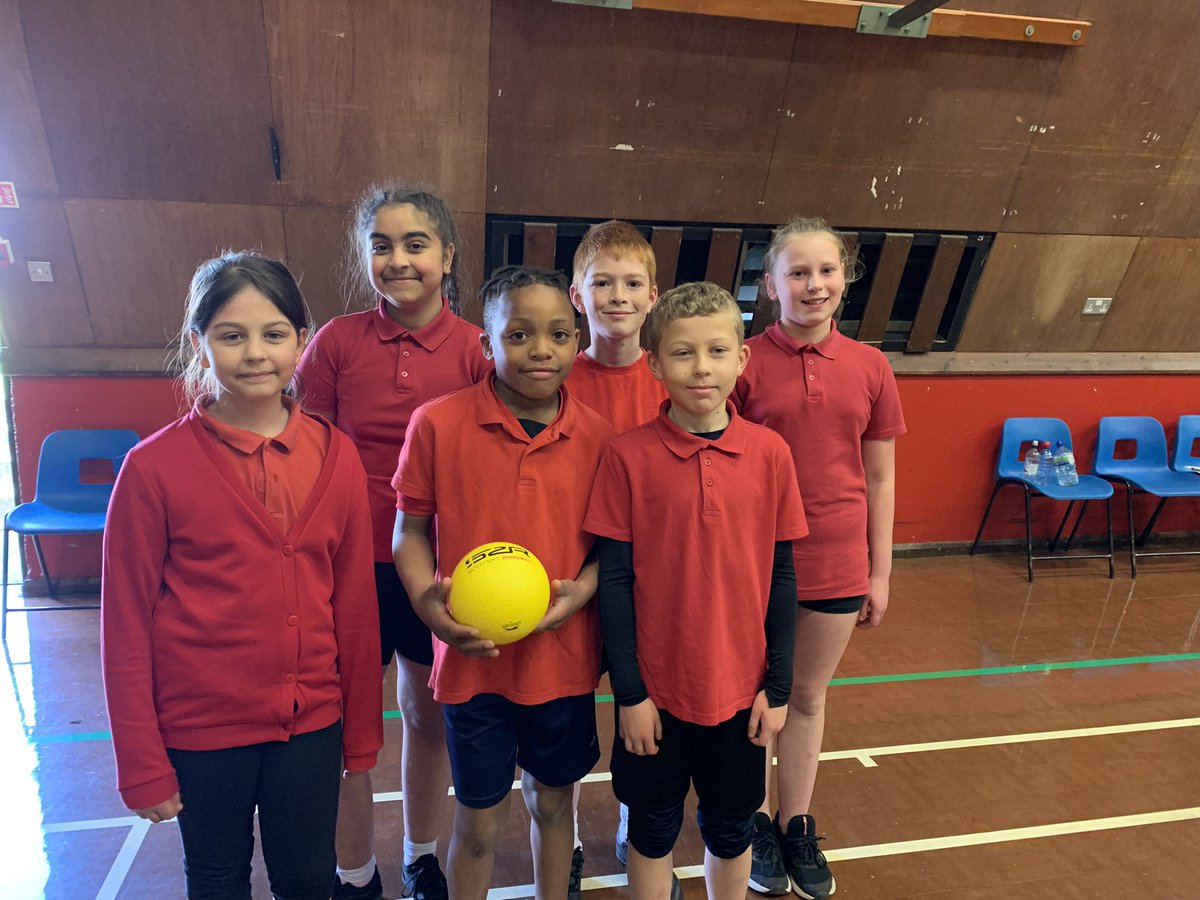 RoseHillPE's tweet photo. Well done to the U11 dodgeball team, who won all of their games but one, at the dodgeball festival yesterday. Securing Rose Hill a top 2 finish. They showed great sportsmanship throughout and were a credit to the school. Well done everyone. 👏👏 @hill_primary https://t.co/PcWrBtQVi5