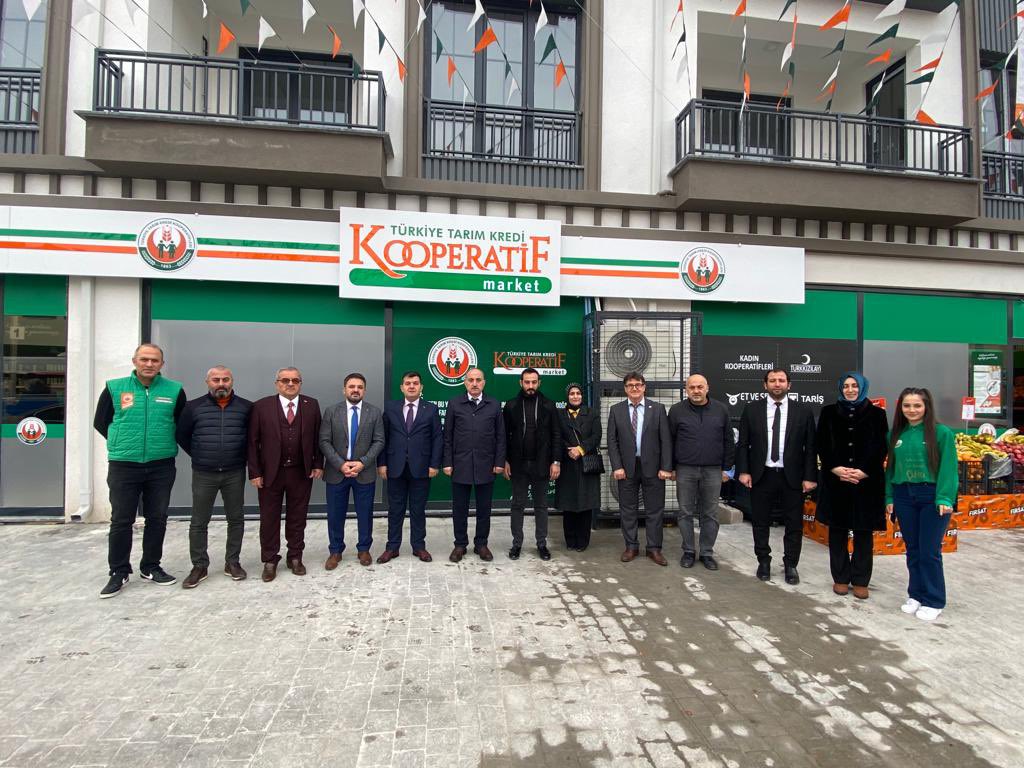 Türkiye Tarım Kredi Kooperatifi Erenler Mağazası vatandaşlarımızın hizmetinde.

Üreticiyle tüketici arasında köprü vazifesi gören Tarım Kredi Kooperatif Marketlerinin Erenler Şubesinin ilçemize ve vatandaşlarımıza hayırlı olmasını diliyorum.